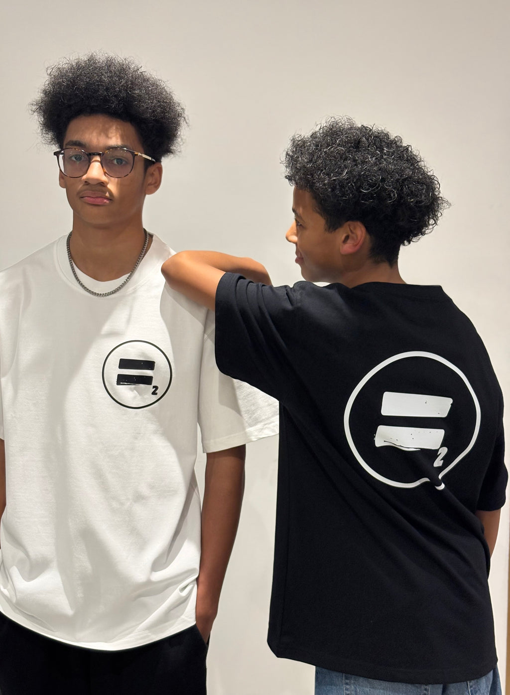 Drop Shoulder Back Large logo T-Shirt in Black