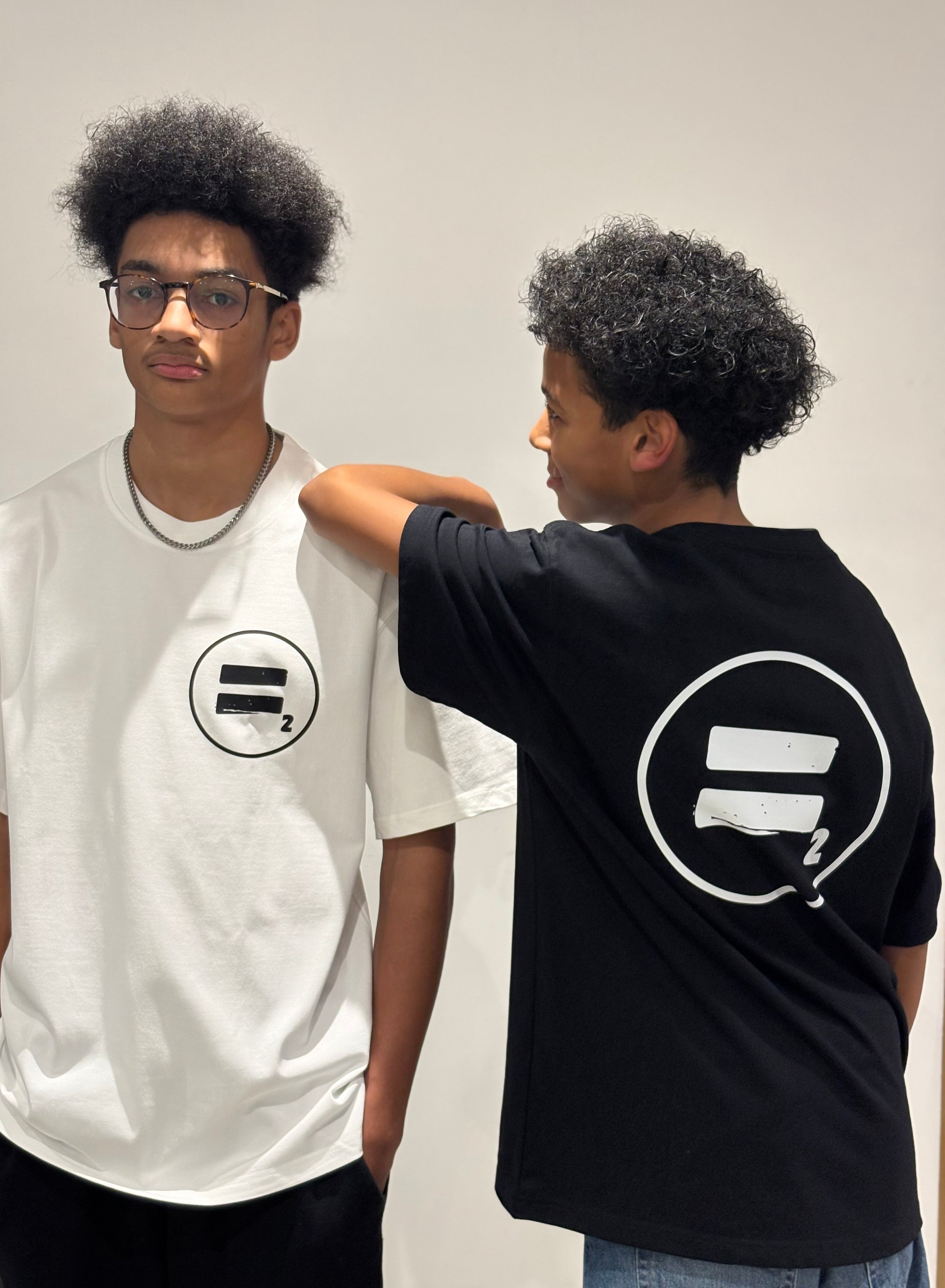 Drop Shoulder Back Large logo T-Shirt in Black